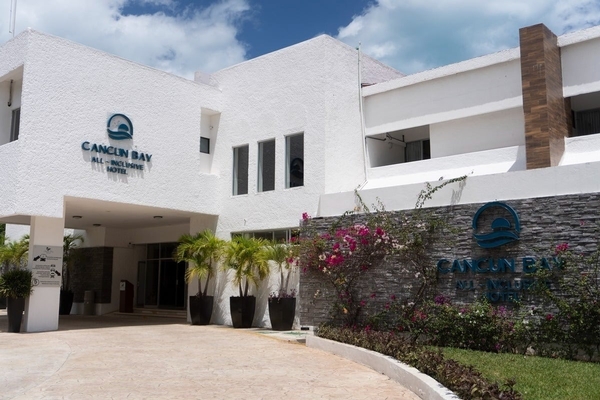Cancun Bay Image #9